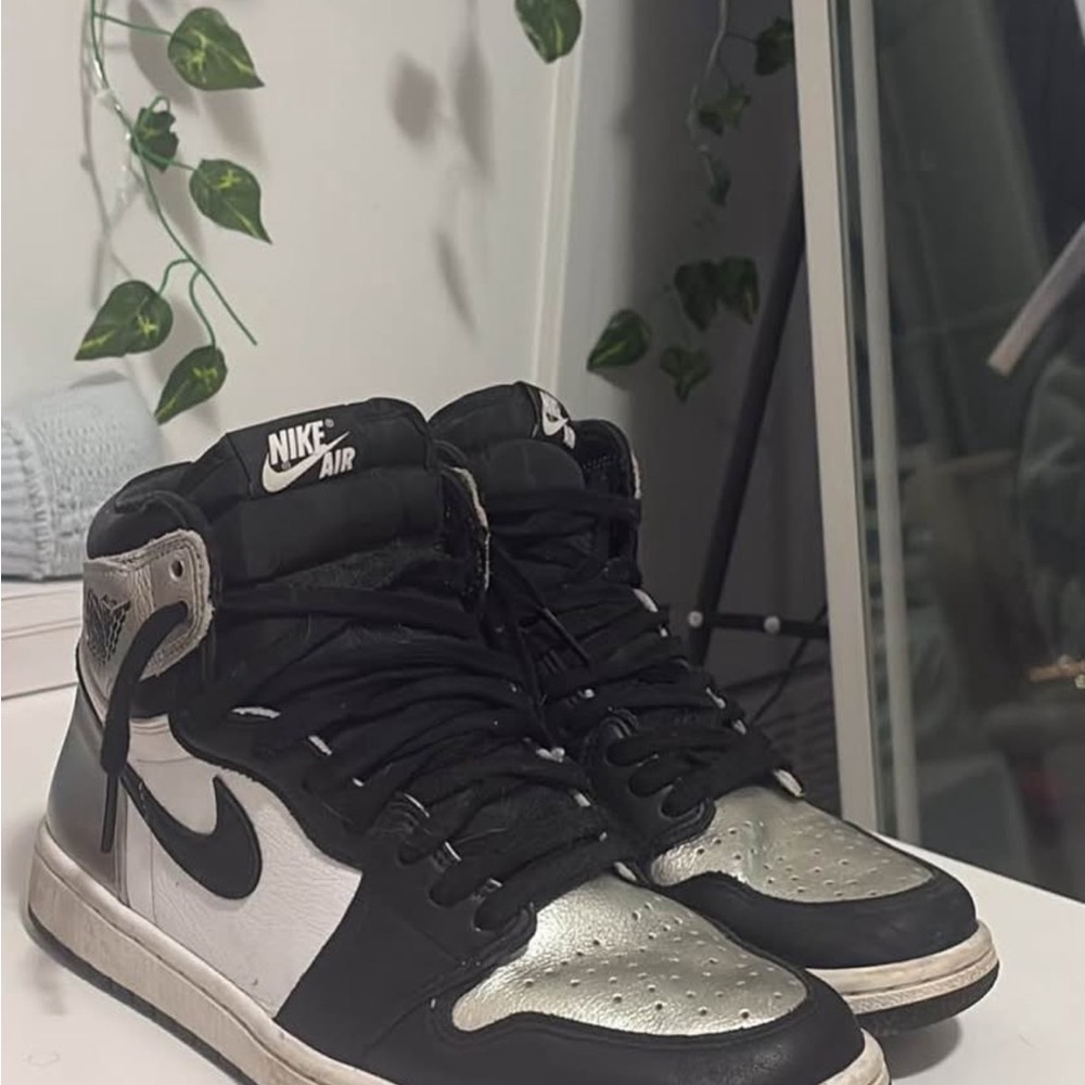 Nike Women's Black and Silver High-Top Sneakers